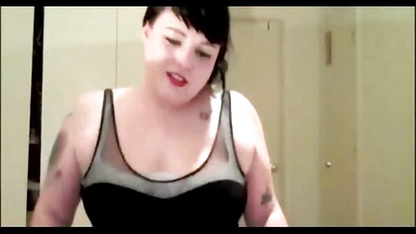 Curva busty in role lame futut tare din spate